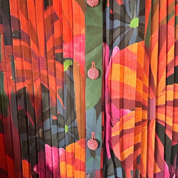 FARM Rio Colorful Pleated Blouse - Picture 6 of 10